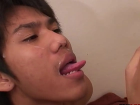亚洲嫩男无套双人吹箫后撒尿 asian step fellow-man gay porn