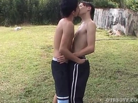 拉丁小鲜肉马里奥和莱昂纳多户外狂操 asian truck driver gay sex videos