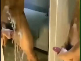 亚裔射满镜子 asian cheerful couple porn