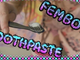 4K伪娘把精液射在牙刷上 牙膏！预告 chinese metal gay porn