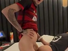 比赛结束后，我操了球队的前锋 cute happy-go-lucky porn japan