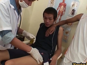 亚洲嫩男与医生3P口交后射精 korean uncaring porn eng sub