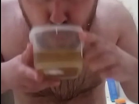 俄罗斯基佬求操 射完还要被尿淋 hot blissful black porn