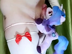[色猫君] - 小马宝莉毛绒玩具伊兹月虹玩弄我的鸡巴 big chinese top unconcerned porn