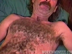 熟男拜伦打飞机 japanese detached porn slave