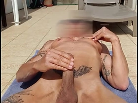 纹身男在阳台光屁股打飞机 hot cute gay porn