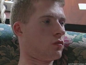 年轻Killian Logan撸出大鸡巴精液 vintage japan gay porn