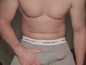 灰色Calvin Klein内裤猛男自慰！揉搓鼓包 掏出大屌 撸到最后一秒 asian elated sex photograph videos