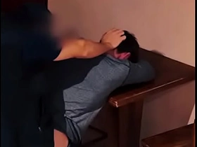 酒吧野直男撕烂我衣服无套狂操，最后射在我屁股上 japan gay porn tumblr