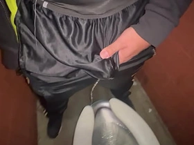 篮球短裤里尿出来 japan gay blowjob porn