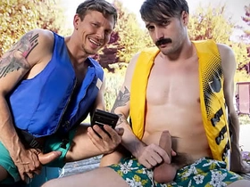 直男帮朋友射精 因为他手机丢了 asian gay best lovemaking videos