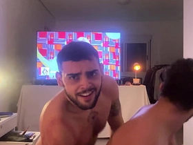 邻居看见我对着窗户打飞机就按门铃来口交 gay sex asian porn videos