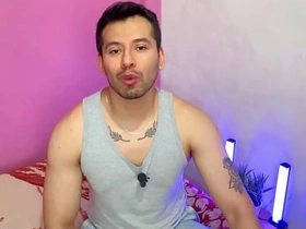 奴隶的每个部位都能发出独特的淫叫 - 卖身男孩 chinese gay porn tumbler