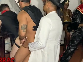 是爽翻天还是骚断腿？万圣节群P完整版尽在XVIDEOS White-hot porn gay chinese hunk