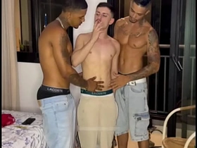 在阳台上操那个花花公子 taiwan gay rub-down porn