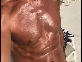 意大利硬汉色星MAX LOADZ的泳池狂欢日 delighted porn public asian