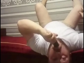 这个肥婊子正卖力嗦着鸡巴 口水横流 chinese gay blue porn