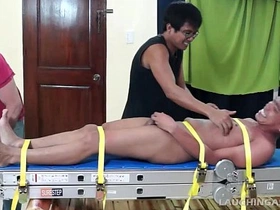 Lorenzo被绑上刑架 gay chinese porn sucking